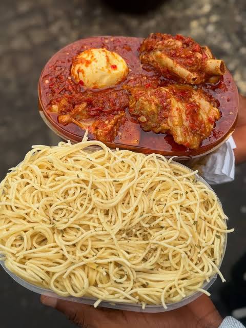 Spaghetti & Stew - Domates Soslu Spaghetti